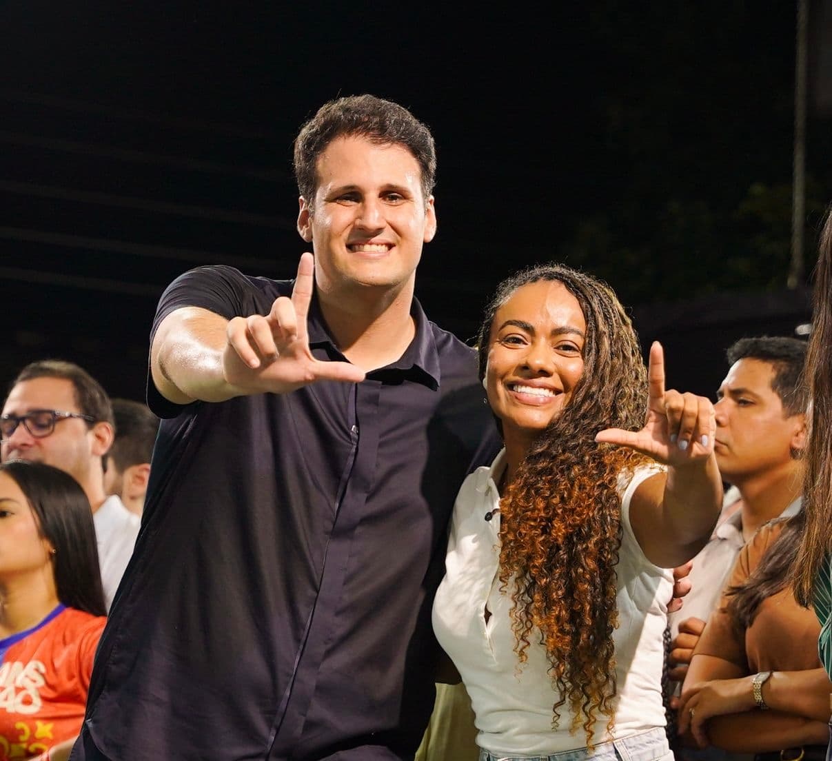 Ao lado de Orleans e Carlos Brandão, Cricielle participa de plenária que reúne milhares pessoas na área do Itaqui-Bacanga