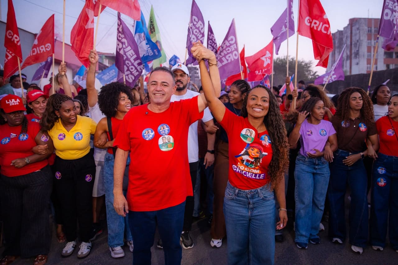 Cricielle e Erlanio arrastam multidão no São Francisco em primeira caminhada da campanha